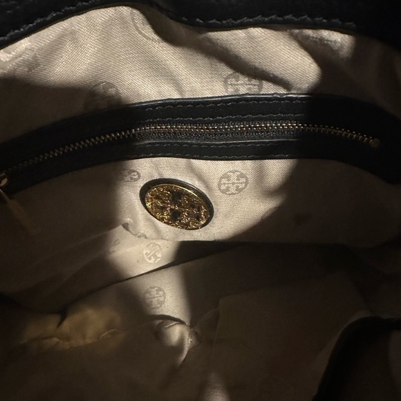 Tory Burch black leather crossbody bag used - Picture 5 of 10